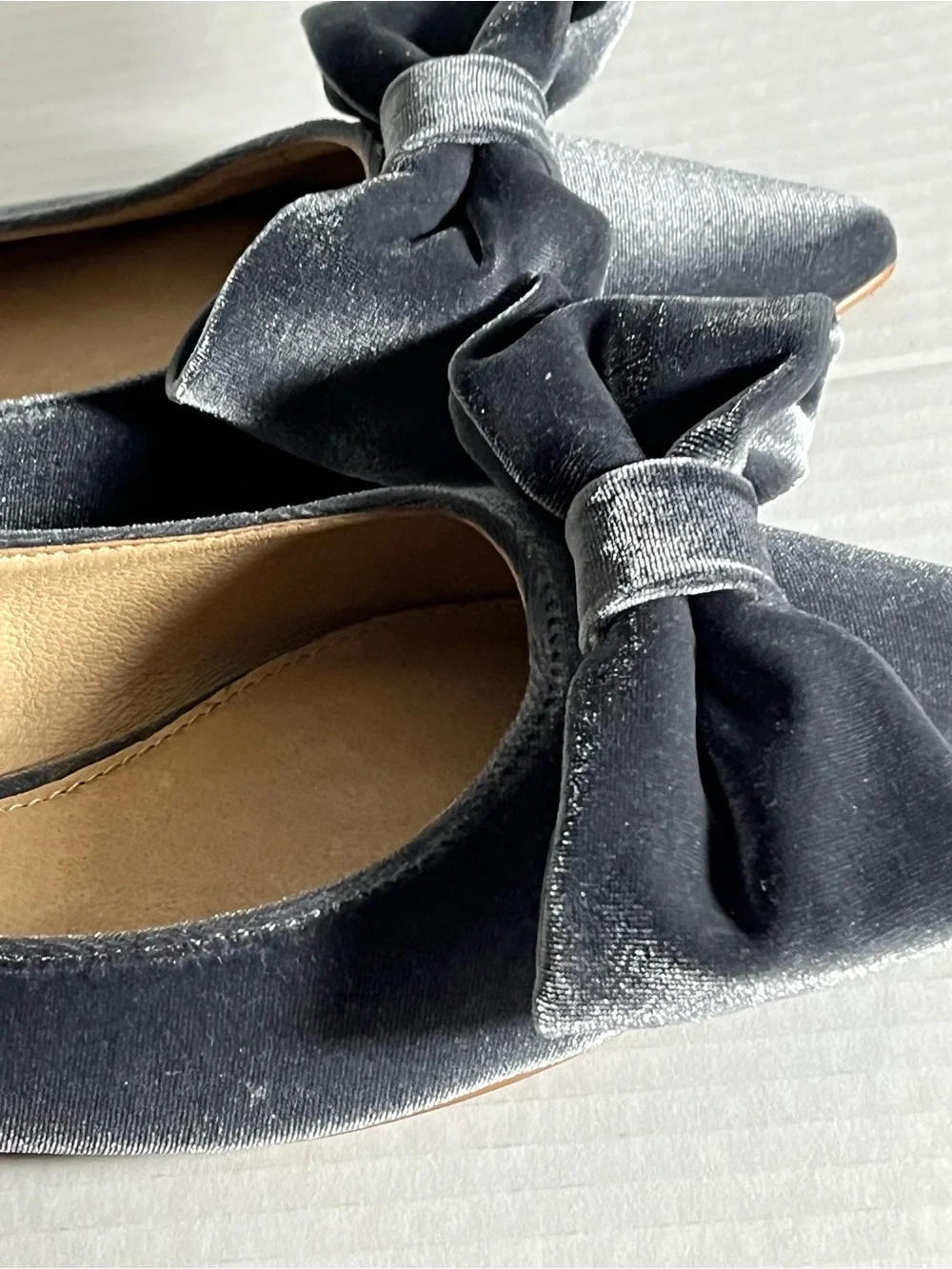 Cecelia New York Brie Bow pointed Toe Velvet size 8.5